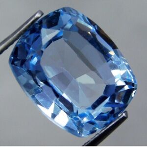 Stunning Sky Blue 10.35 ct. Certified Natural Ceylon Sapphire